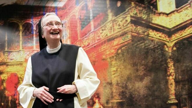 Conocida como "la monja pintora", Isabel Guerra ensalza el trabajo de muchas "grandes heroínas" y "empresarias de hacer el bien" que tiene la Iglesia católica