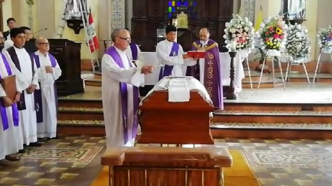 Oración ante el féretro de monseñor Olaortúa
