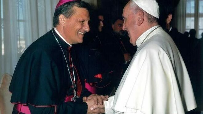 Monseñor Mario Grech y el Papa Francisco