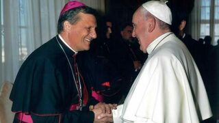 Monseñor Mario Grech y el Papa Francisco