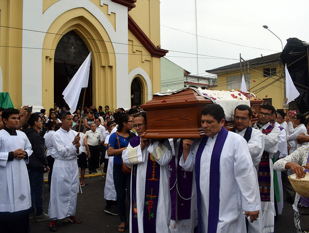 Iquitos despide a su obispo, Miguel Olaortúa - Religión Digital