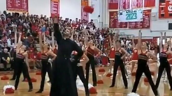 La sorpresa coreográfica de un cura de Florida