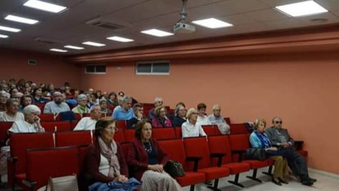 Público en la primera sesión de la Escuela de Teología Ecológica