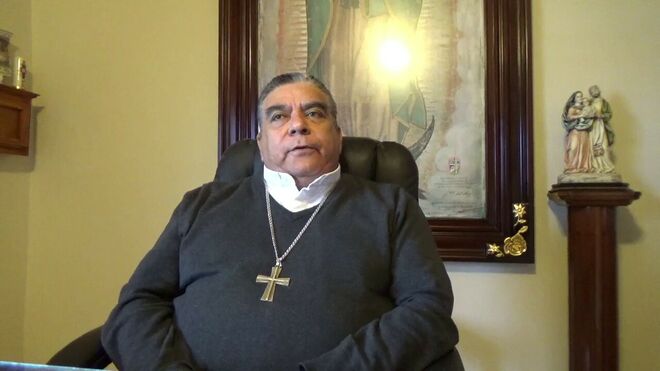 Obispo de Nuevo Casas Grande reza por familia masacrada en México