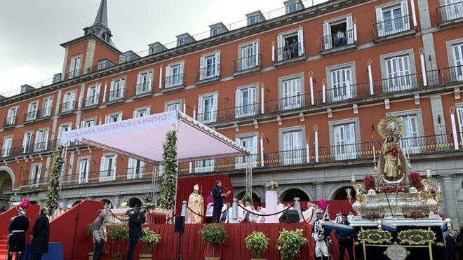 Osoro, junto a Martínez Almeida, ante la Virgen de la Almudena