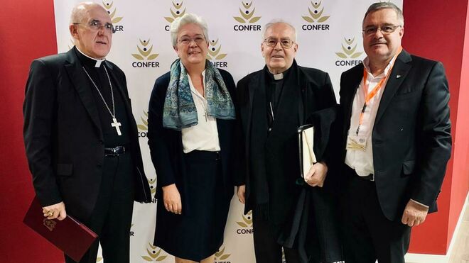 Mariña Ríos y Jesús Díaz Sariego, junto a los cardenales Osoro y Bocos