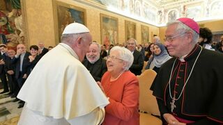 Francisco recibe en audiencia a los miembros de la Comunidad Académica del Instituto Universitario Sophia de Loppiano, Italia