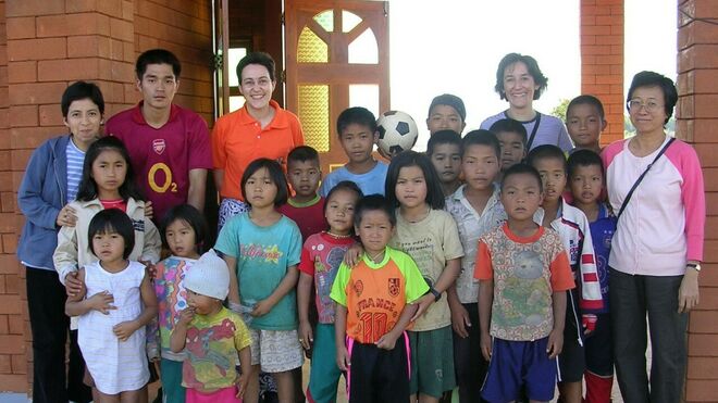 La misionera Cristina González en una aldea en el norte de Tailandia