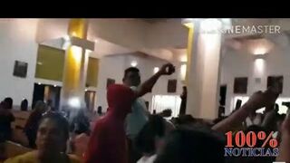 Simpatizantes de Ortega golpean a un sacerdote y a una monja en la catedral de Managua