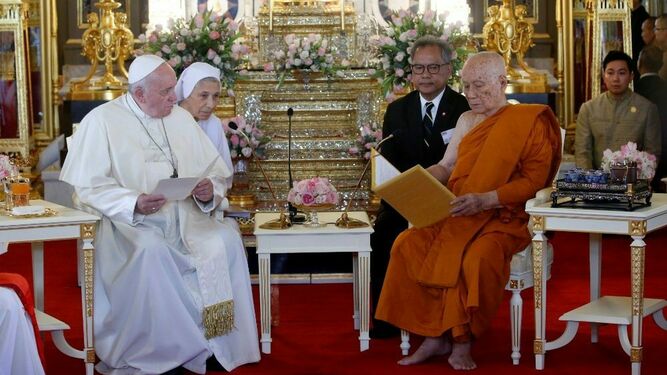 Francisco, con el patriarca supremo budista