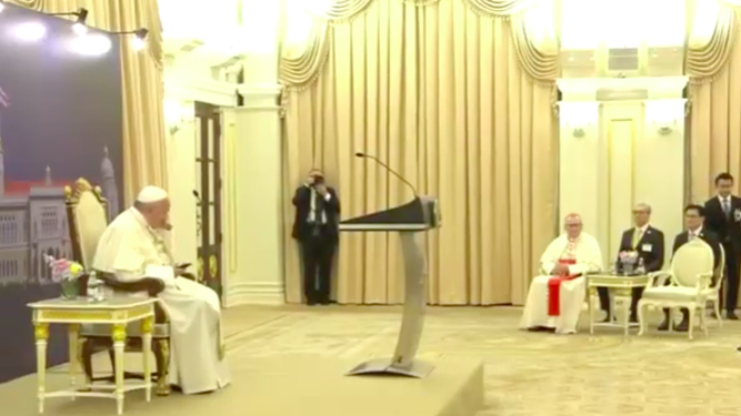 El primer ministro saluda al Papa