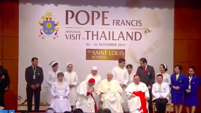 Foto de familia con el equipo del hospital St. Louis
