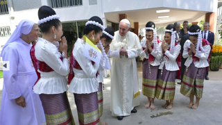 Francisco, con las mujeres tailandesas