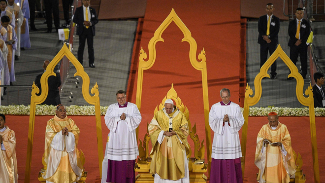El altar, durante la celebración