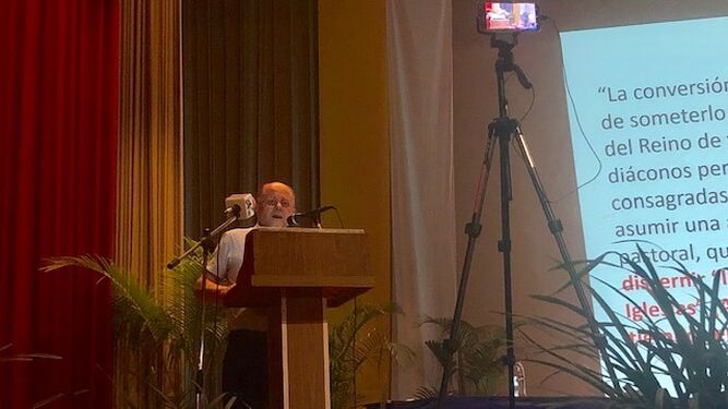 El teólogo chileno, en el congreso en Venezuela