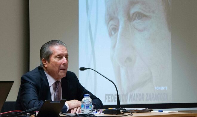 Federico Mayor Zaragoza habla de la importancia de escuchar a los alumnos del C. San Juan Bosco de Valencia