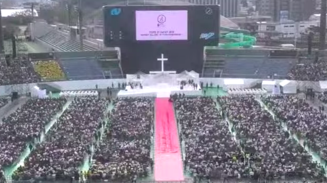 Miles de fieles acudieron a la misa en Nagasaki