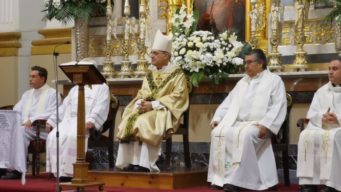 El obispo auxiliar de Valencia, Arturo Ros, presidió la ceremonia