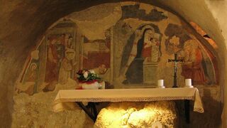 Gruta del Pesebre en Greccio (Lazio, Italia).