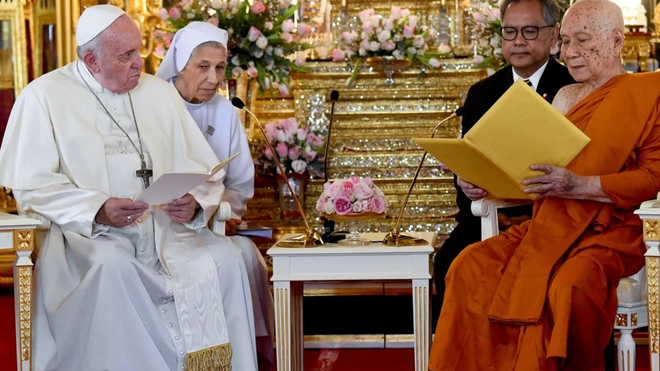 Francisco na Tailândia com o Patriarca Supremo Somdet Phra Maha Munivong