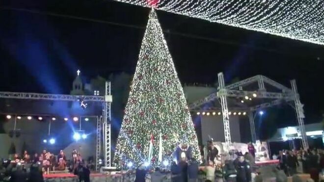 Belén ilumina el árbol que da comienzo al tiempo de Adviento