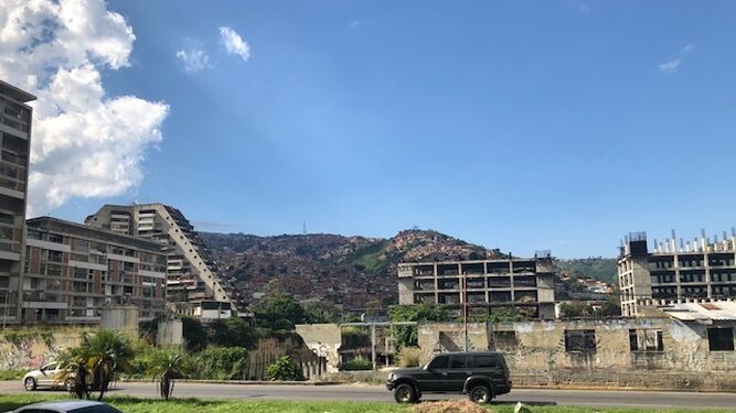 Al fondo, el cerro Carapita, que mira a la Casa de la Misericordia