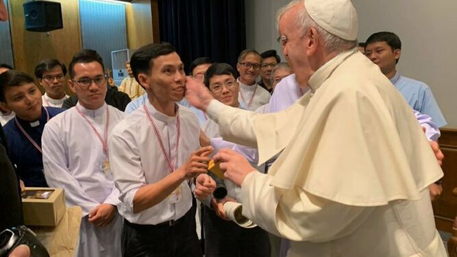 El Papa, con los jesuitas de Tailandia y Japón