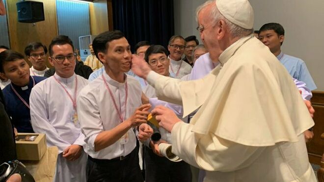 El Papa, con los jesuitas de Tailandia y Japón