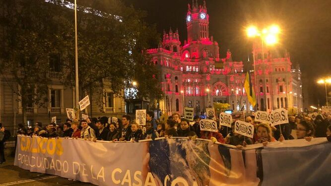 Católicos manifestándose en Madrid por la casa común