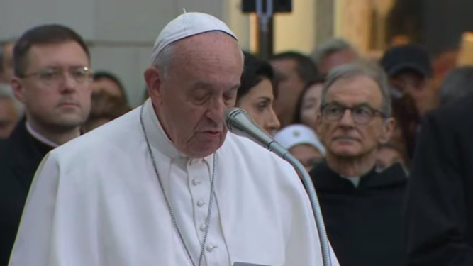 El Papa, ante la Virgen