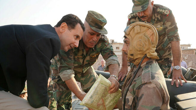 El presidente de Siria, junto a las tropas