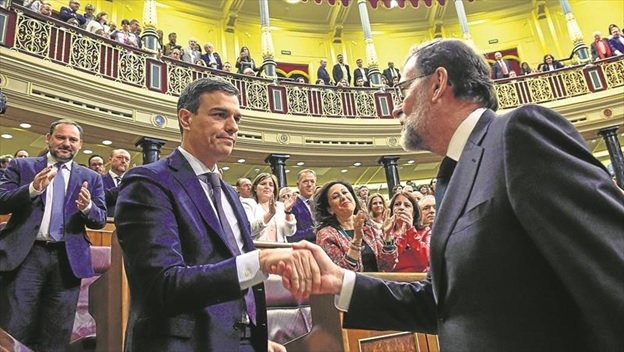 Rajoy saluda a Sánchez