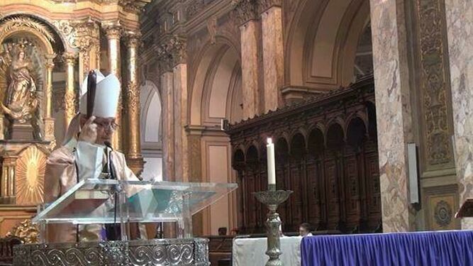 Card. Poli durante una homilía en la catedral metropolitana