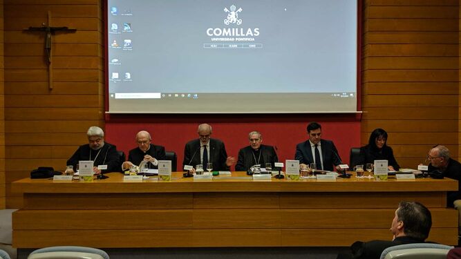 Mesa de presentación en Comillas