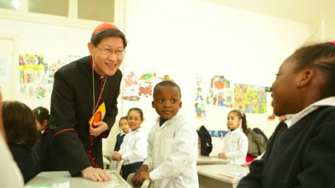 Tagle, en un colegio de Filipinas