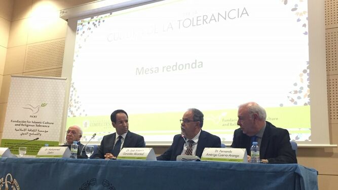 Ponentes y moderador de la primera parte de las Jornadas de FICRT