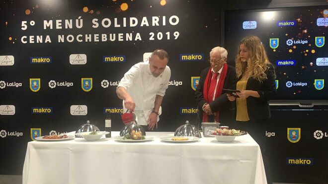 El chef Rodrigo de la Calle, con el padre Ángel