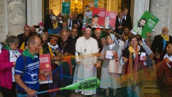 El Papa Francisco en medio de la gente