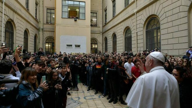 Visita sorpresa del Papa a un instituto romano