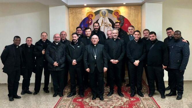 El párroco es un pastor y no un funcionario