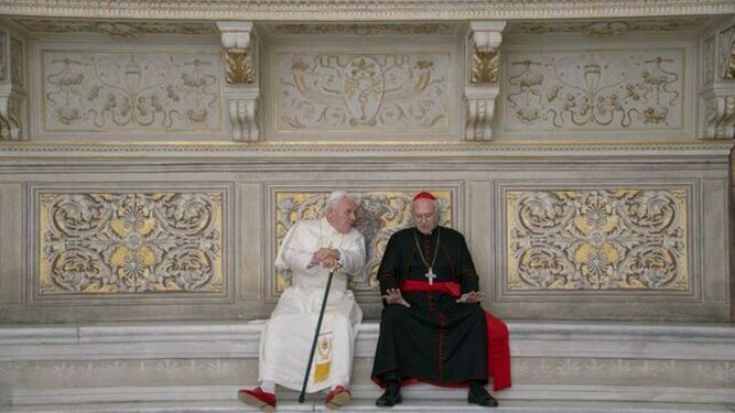 Ratzinger y Bergoglio, en la Capilla Sixtina. Fotograma de 'Los dos Papas'