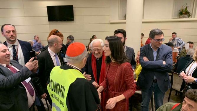 Osoro, el padre Ángel y la presidenta del Senado 'Reyes Magos' de los sintecho en Nochebuena