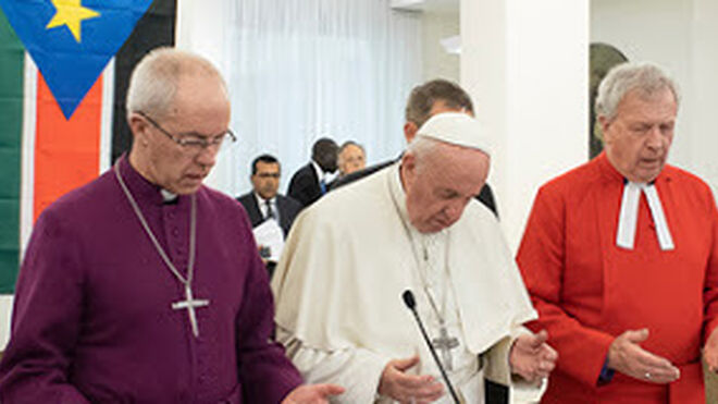 Welby, el Papa Francisco y Chalmers, rezando por Sudán del Sur