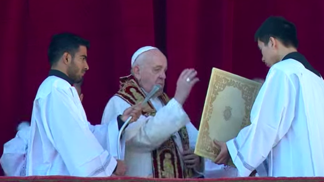 El Papa lanza la bendición Urbi et Orbi