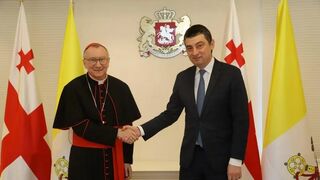 Pietro Parolin visita al primer ministro de georgia, Georgui Gajaria