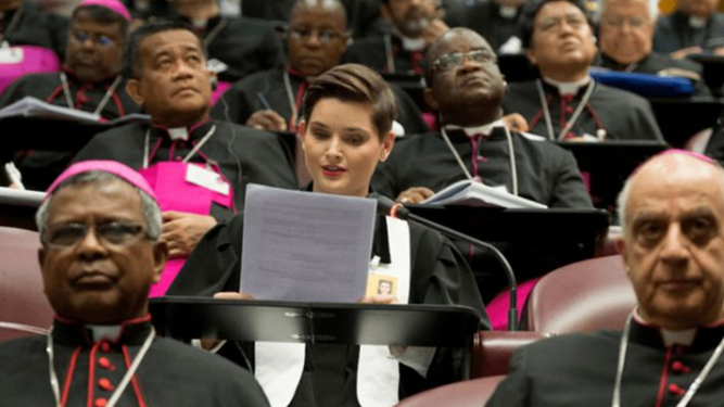 Una mujer sacerdote en el Sínodo de obispos