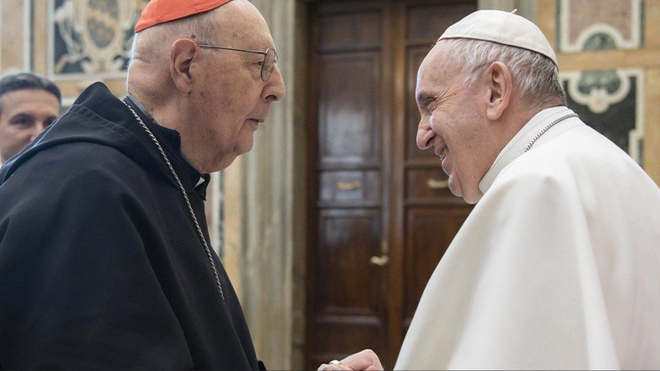 El Papa saluda al cardenal Prosper Grech