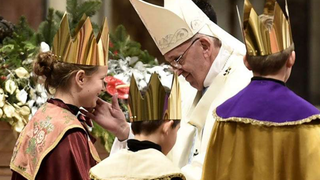El Papa y la ofrenda de los Reyes Magos