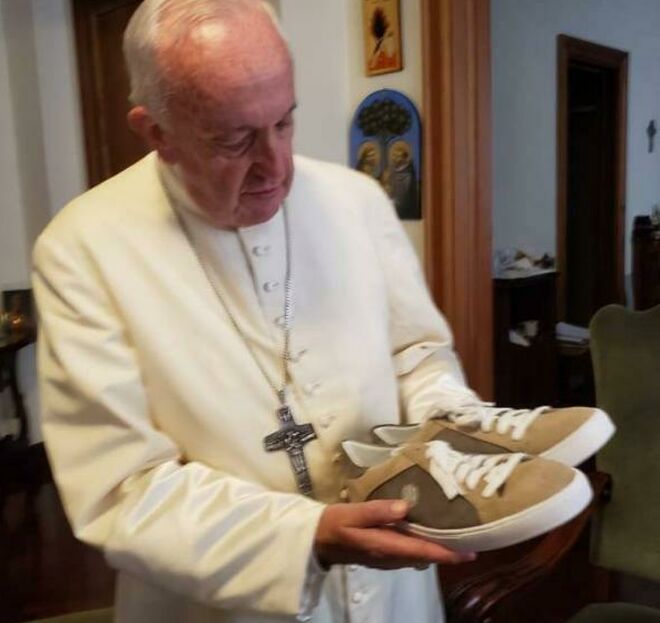 Francisco con las zapatillas de PH Calzados