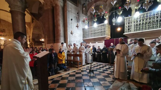 Misa en el Santo Sepulcro con los peregrinos